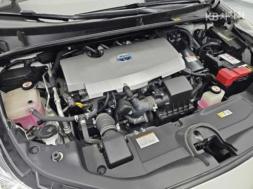 Toyota Prius 4-то поколение1.8 E - - 5