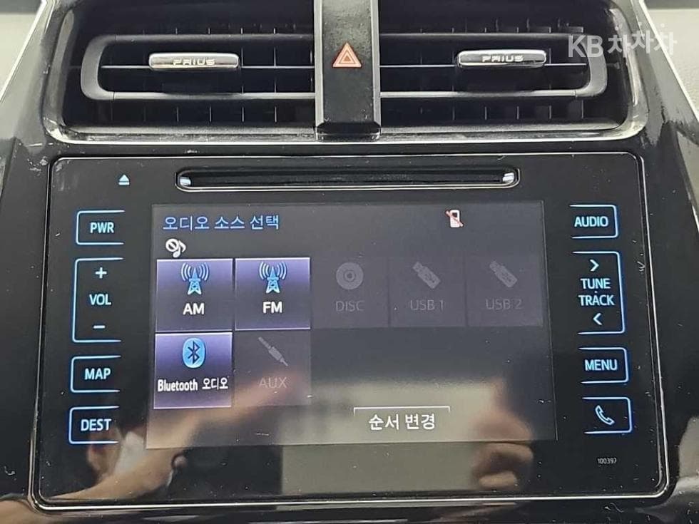 Toyota Prius 4-то поколение1.8 E - - 13