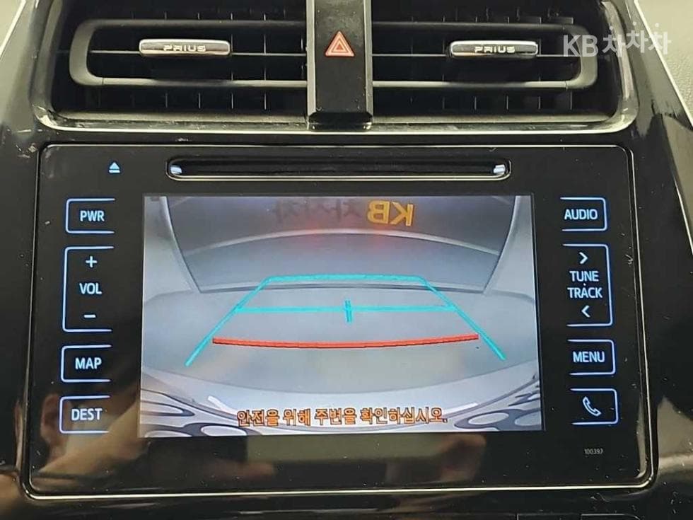 Toyota Prius 4-то поколение1.8 E - - 14