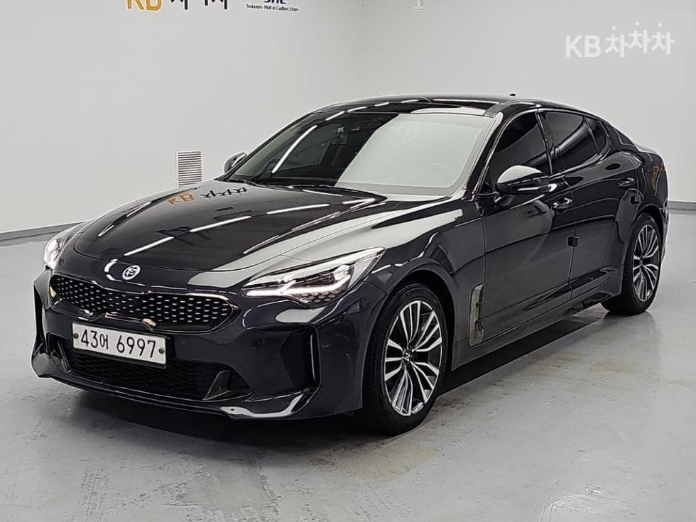 Киа Stinger 2.2 Дизел 4x4 플래티넘 - Image 1