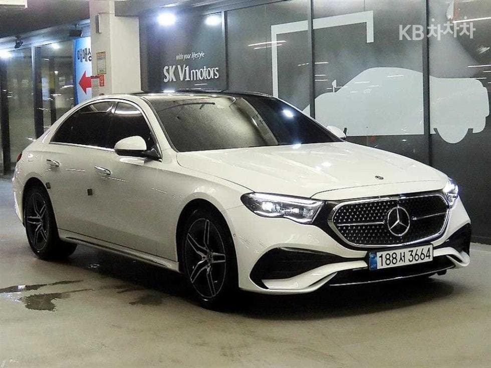 Mercedes-Benz E-클래스 (W214) E300 4MATIC AMG Line - Image 1