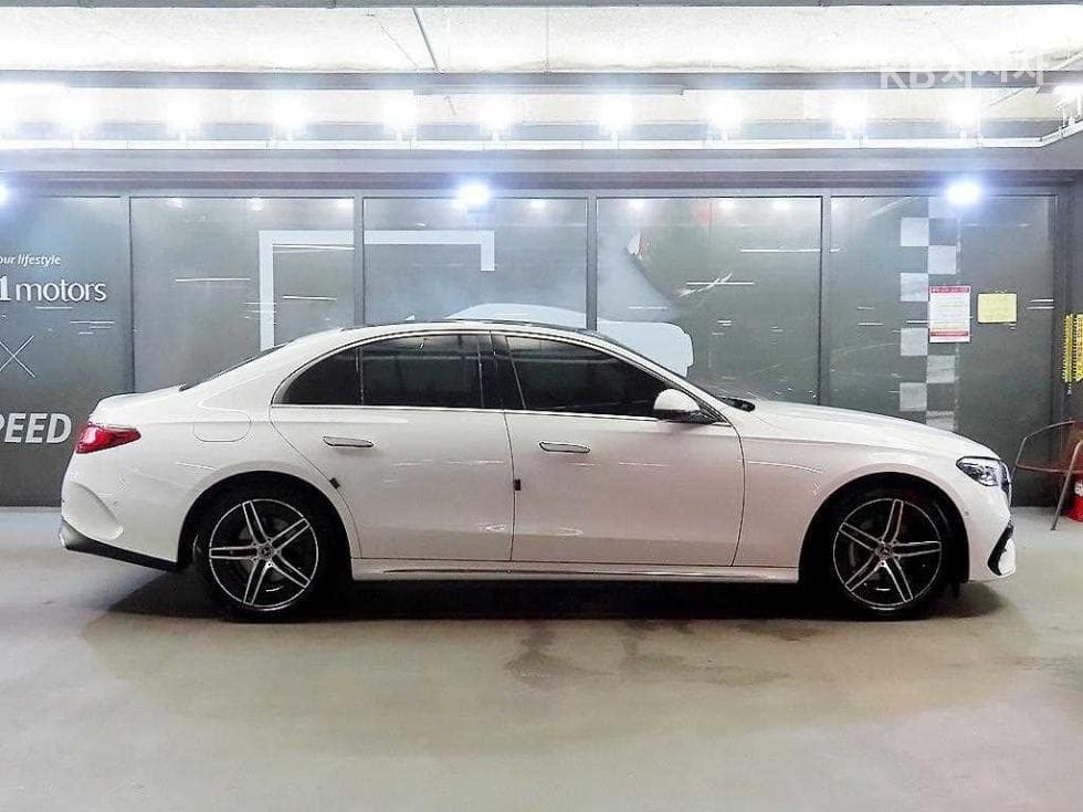 Mercedes-Benz E-클래스 (W214)E300 4MATIC AMG Line - 3