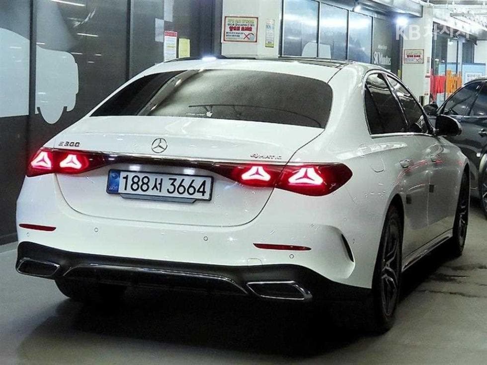Mercedes-Benz E-클래스 (W214)E300 4MATIC AMG Line - 4