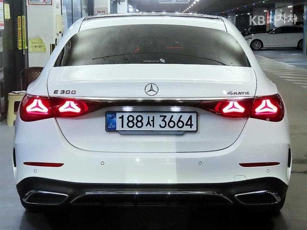 Mercedes-Benz E-클래스 (W214)E300 4MATIC AMG Line - 5