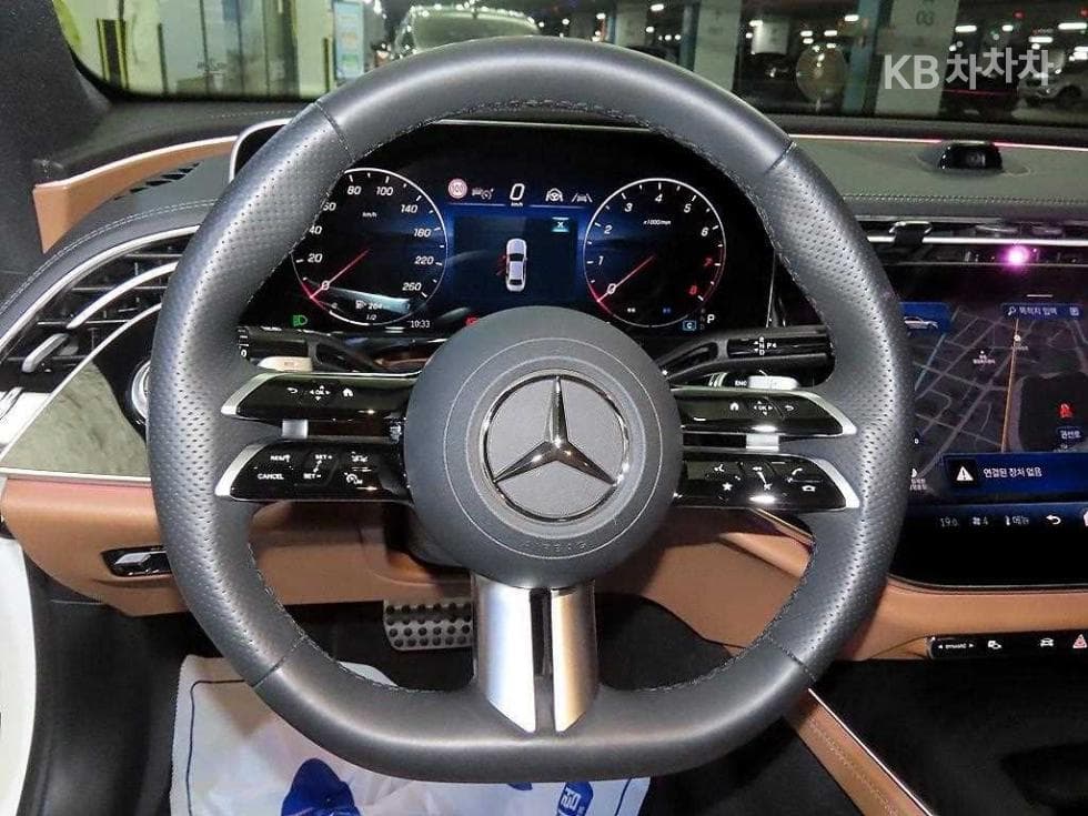 Mercedes-Benz E-클래스 (W214)E300 4MATIC AMG Line - 8