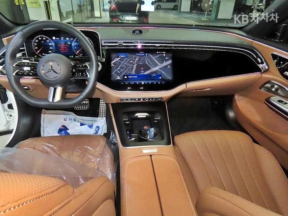 Mercedes-Benz E-클래스 (W214)E300 4MATIC AMG Line - 10