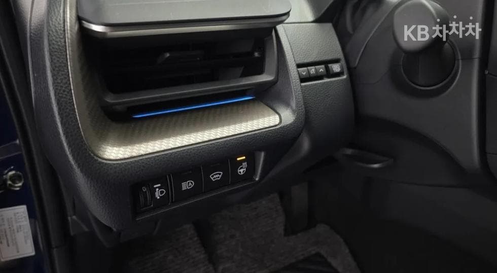 Toyota Prius(XW60)2.0 HEV XLE - 12