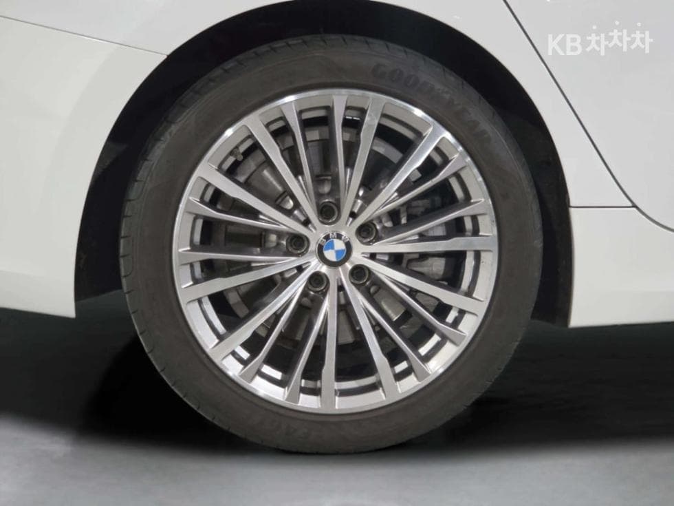 BMW 3 Series (G20)330e Luxury - 5
