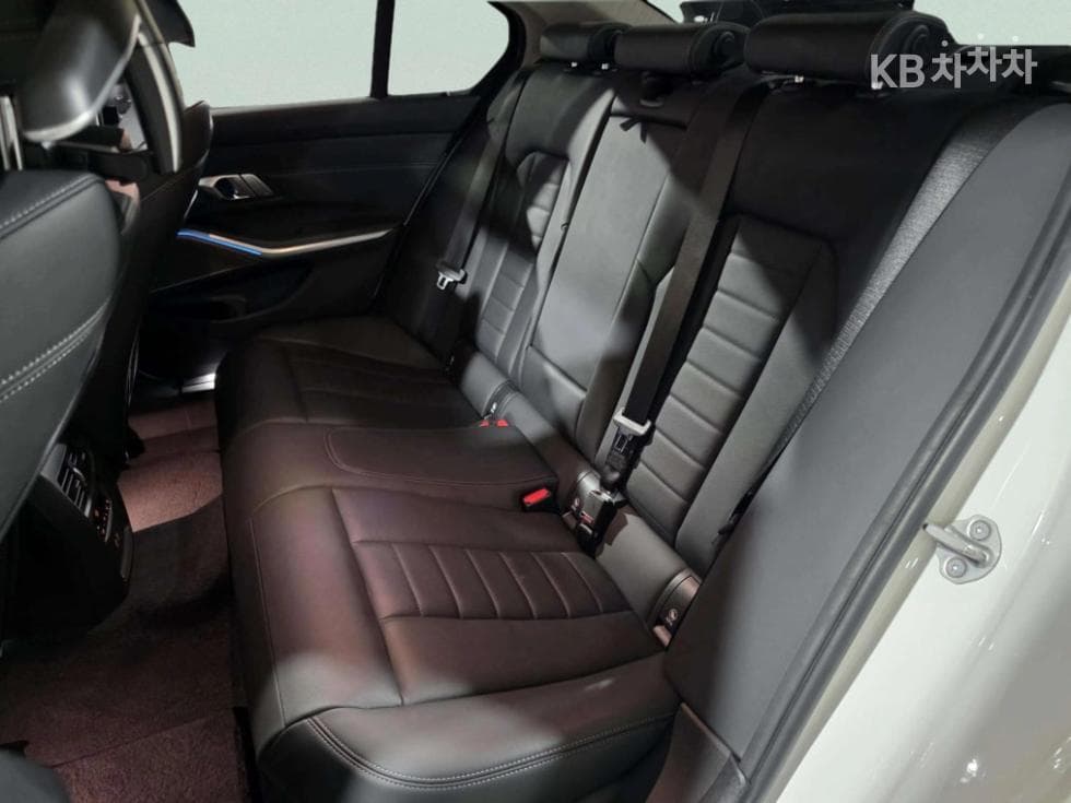 BMW 3 Series (G20)330e Luxury - 17