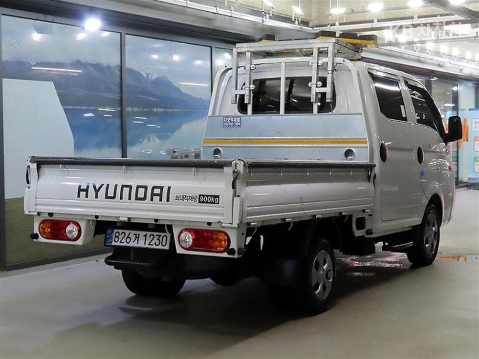Hyundai Porter 2Extra Long Double Cab LPG Smart - 5