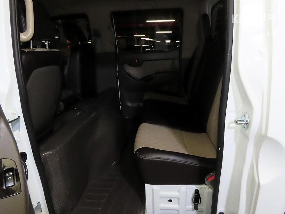 Hyundai Porter 2Extra Long Double Cab LPG Smart - 9