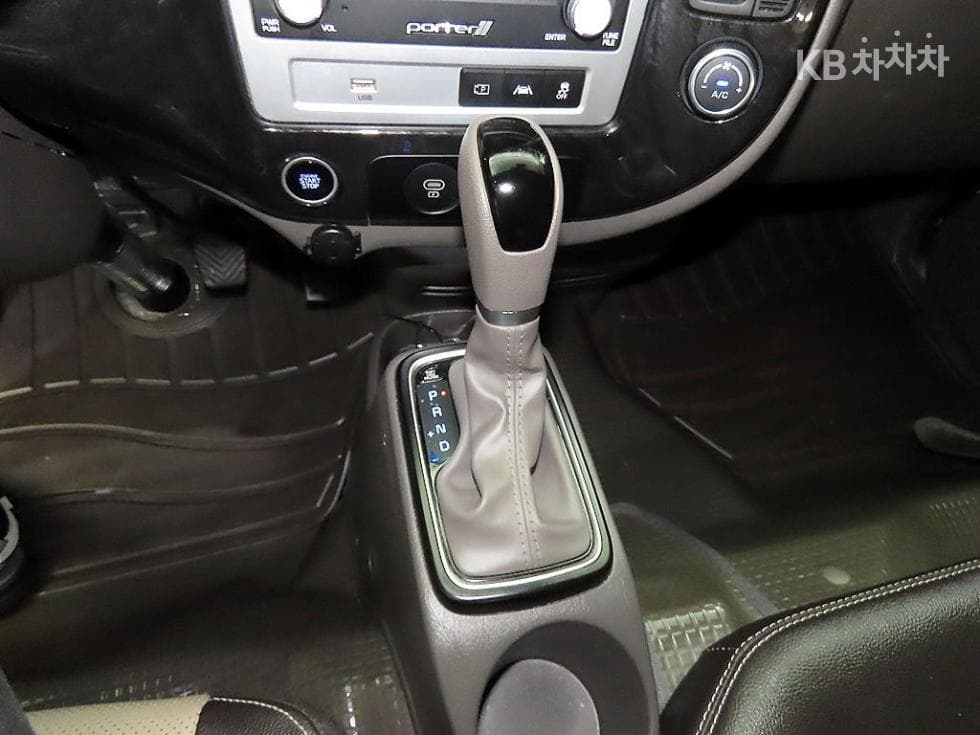 Hyundai Porter 2Extra Long Double Cab LPG Smart - 14