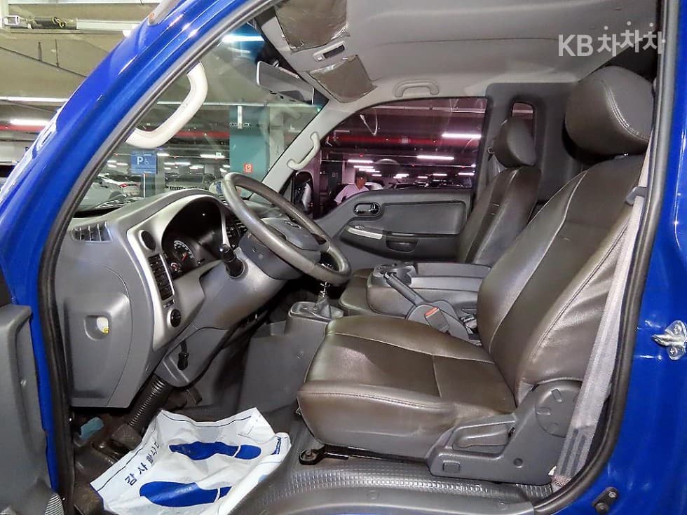 Киа Бонго 3 (лек)1.2Тон Удължено междуосие Королевска кабина CRDi Престиж - 7