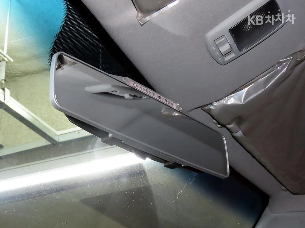 Киа Бонго 3 (лек)1.2Тон Удължено междуосие Королевска кабина CRDi Престиж - 15