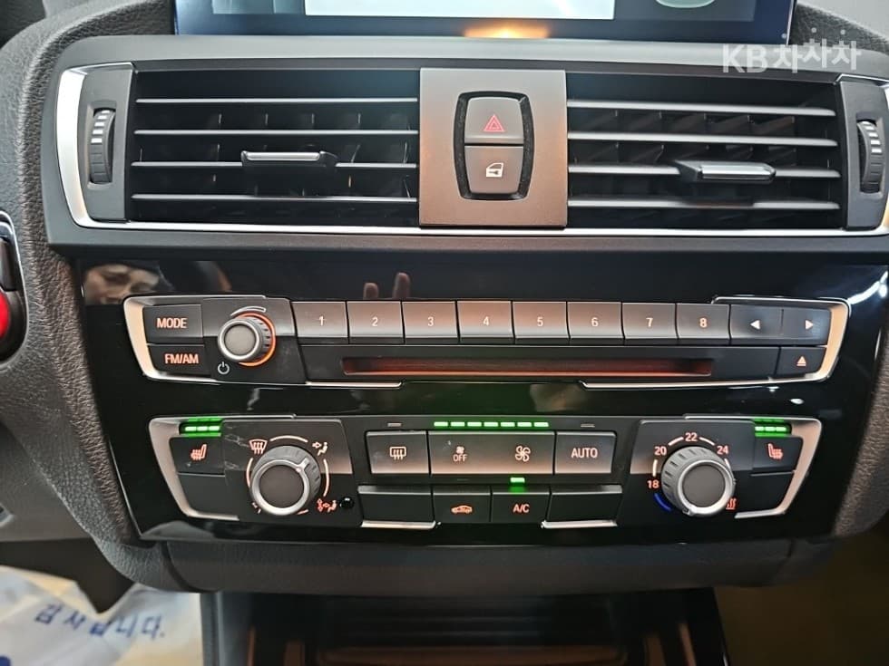 BMW Нов1시리즈118d 스포츠 Стандартен - 10