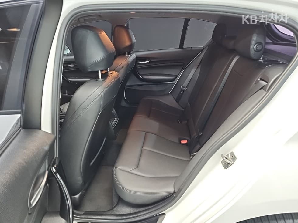 BMW Нов1시리즈118d 스포츠 Стандартен - 12