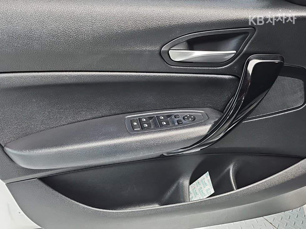 BMW Нов1시리즈118d 스포츠 Стандартен - 13