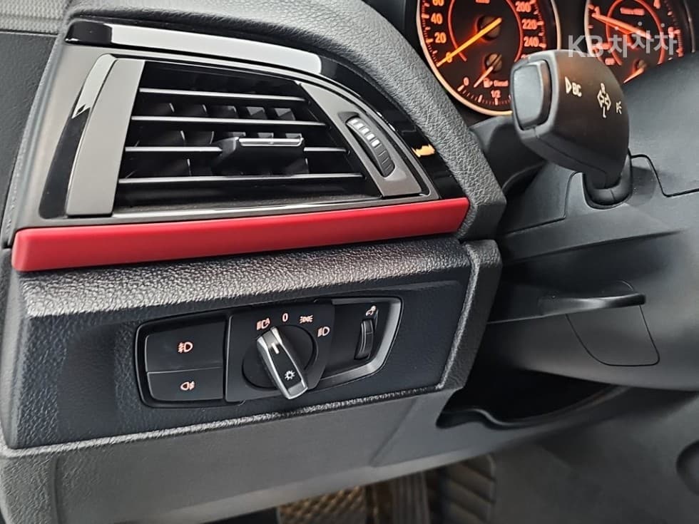 BMW Нов1시리즈118d 스포츠 Стандартен - 14