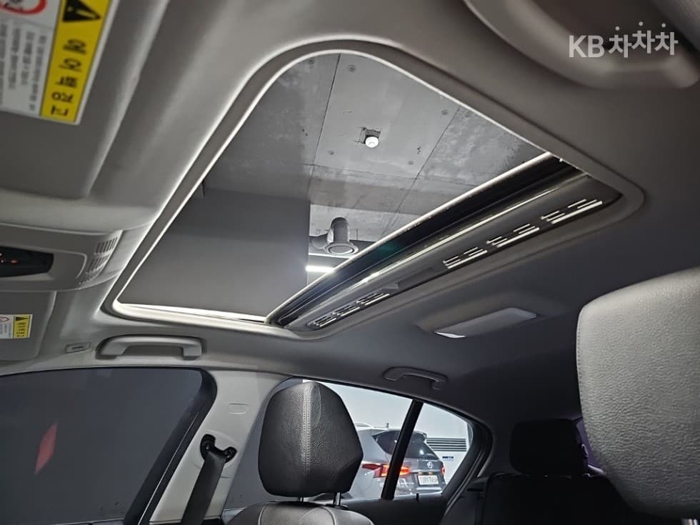 BMW Нов1시리즈118d 스포츠 Стандартен - 15