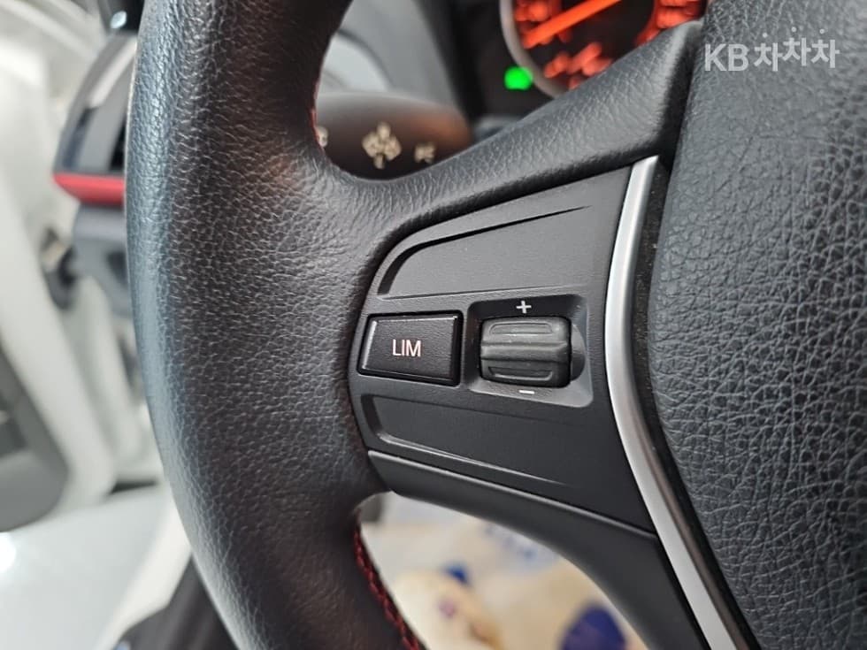 BMW Нов1시리즈118d 스포츠 Стандартен - 18