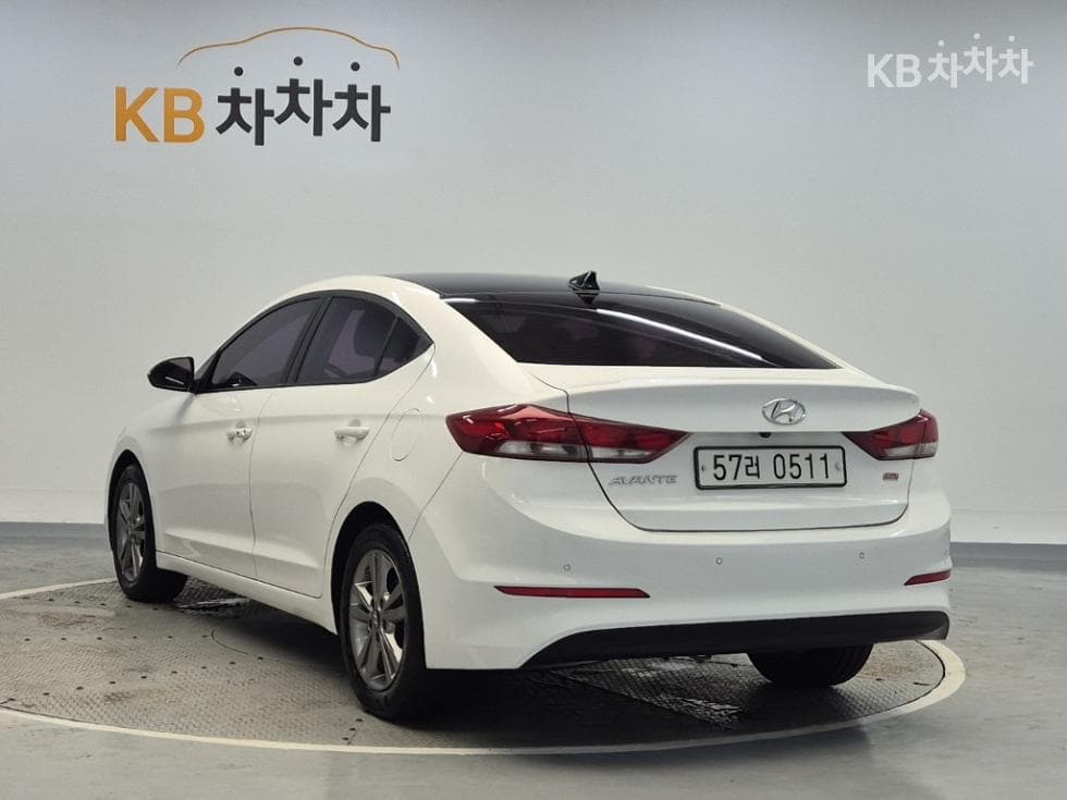 Hyundai Avante (Elantra)AD1.6 GDi Smart Special (special feature/edition) - 2
