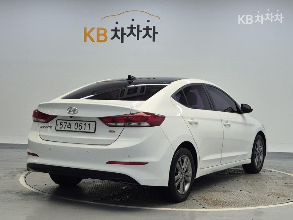 Hyundai Avante (Elantra)AD1.6 GDi Smart Special (special feature/edition) - 3