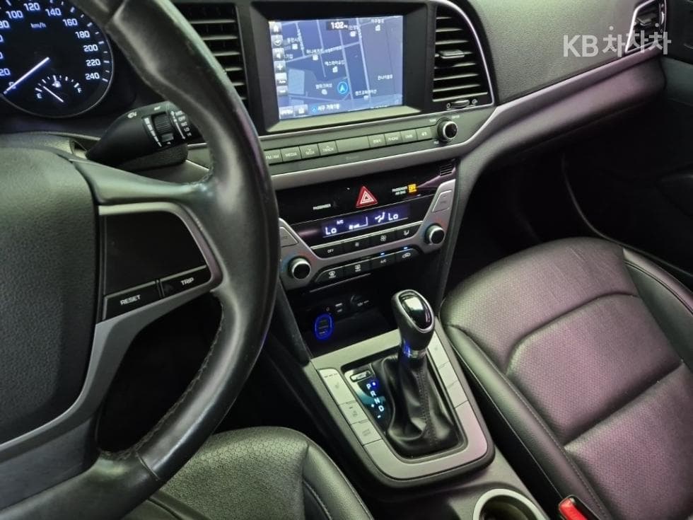 Hyundai Avante (Elantra)AD1.6 GDi Smart Special (special feature/edition) - 10