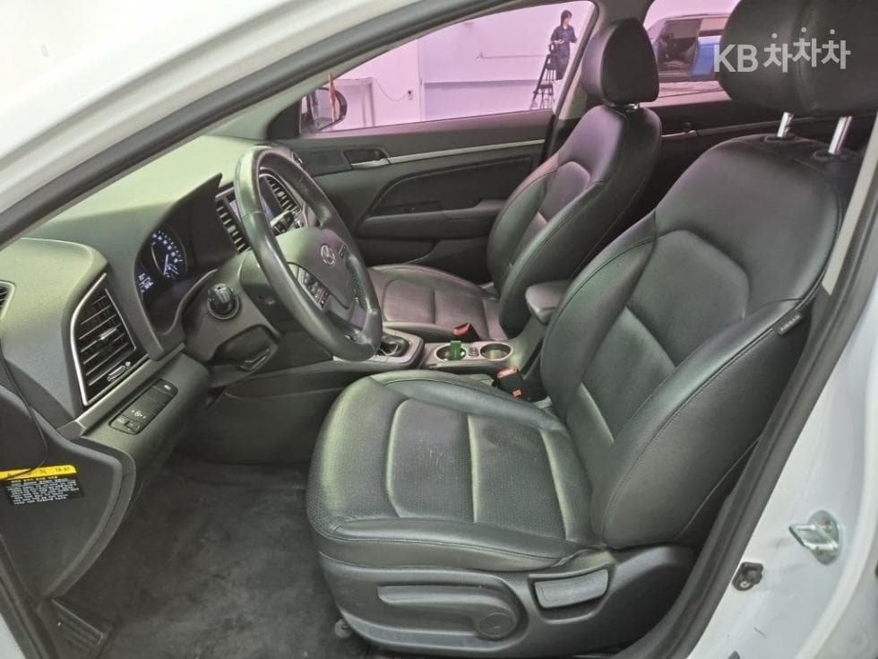 Hyundai Avante (Elantra)AD1.6 GDi Smart Special (special feature/edition) - 11