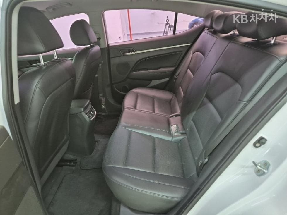 Hyundai Avante (Elantra)AD1.6 GDi Smart Special (special feature/edition) - 12