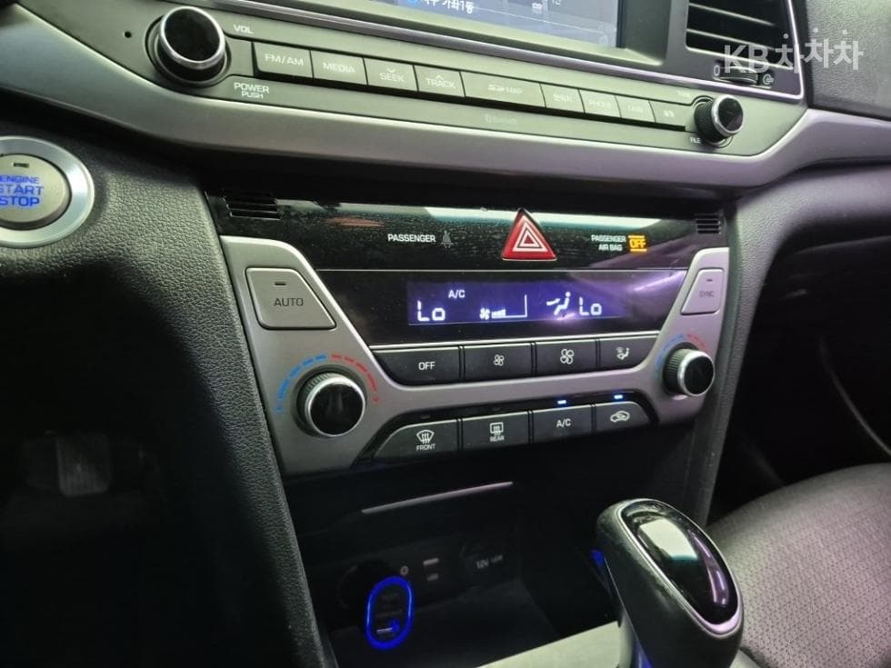 Hyundai Avante (Elantra)AD1.6 GDi Smart Special (special feature/edition) - 15