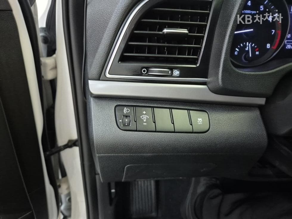 Hyundai Avante (Elantra)AD1.6 GDi Smart Special (special feature/edition) - 16