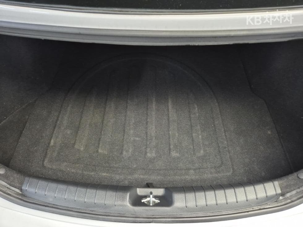 Hyundai Avante (Elantra)AD1.6 GDi Smart Special (special feature/edition) - 18