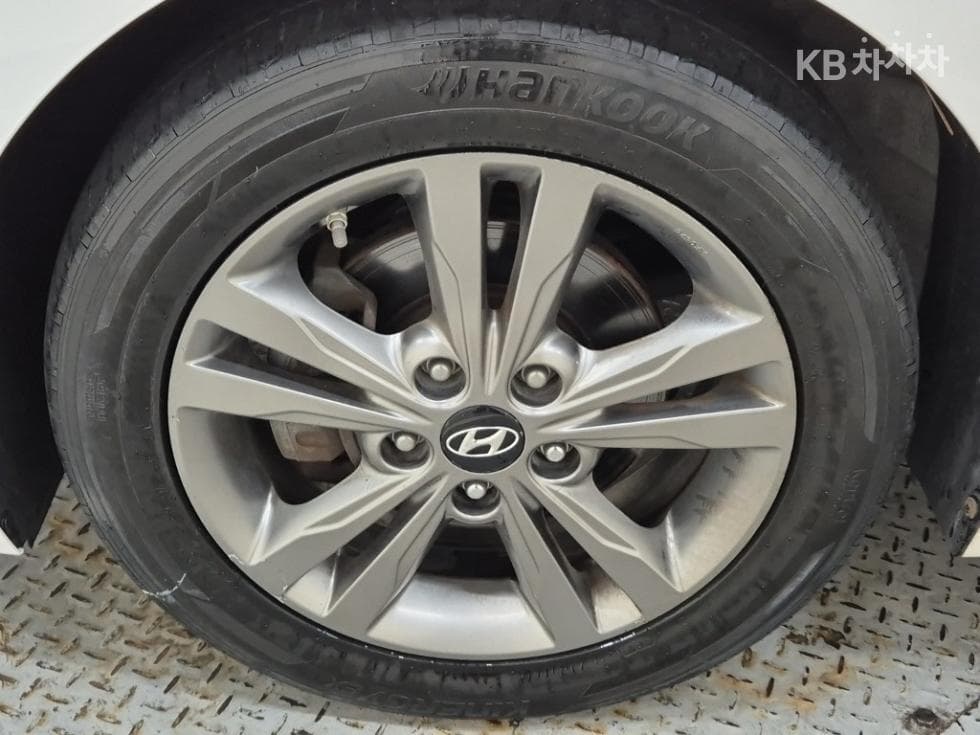Hyundai Avante (Elantra)AD1.6 GDi Smart Special (special feature/edition) - 19