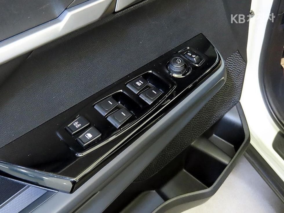 КейДжи Мобилити 토레스(J100)1.5 GDI Турбо T5 - 13