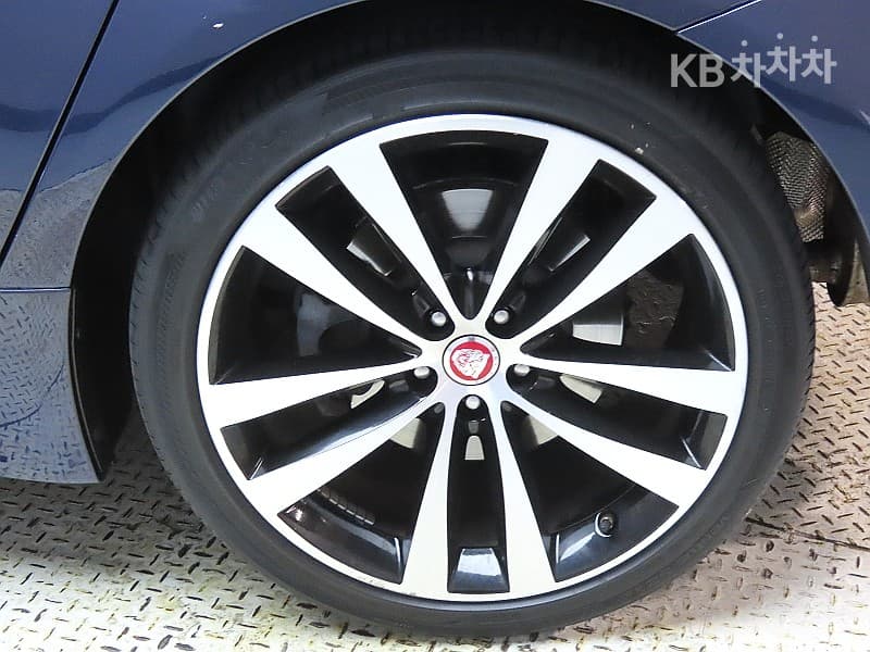 Jaguar All New XJ3.0D XJ50 LWB - 20