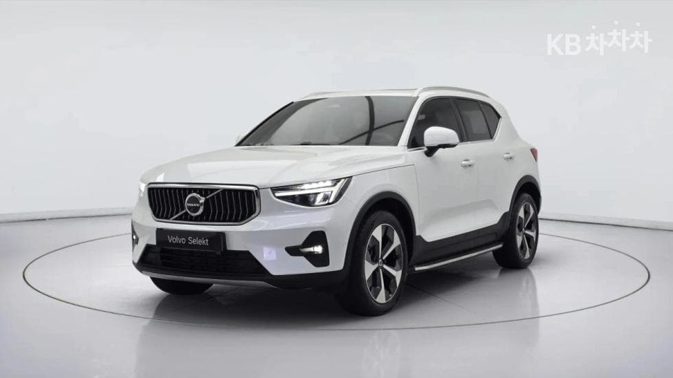 Volvo XC40 B4 AWD Ultimate Bright - Image 1