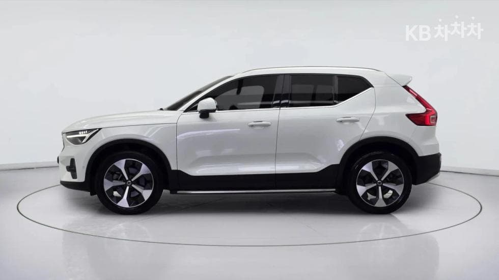Volvo XC40B4 AWD Ultimate Bright - 2
