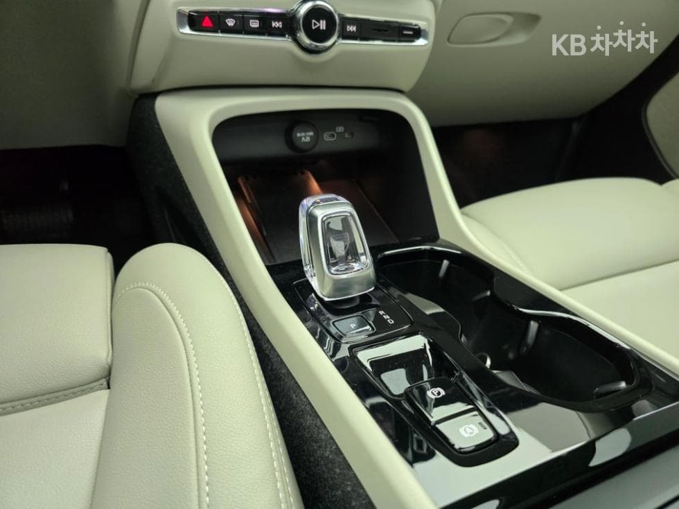 Volvo XC40B4 AWD Ultimate Bright - 8
