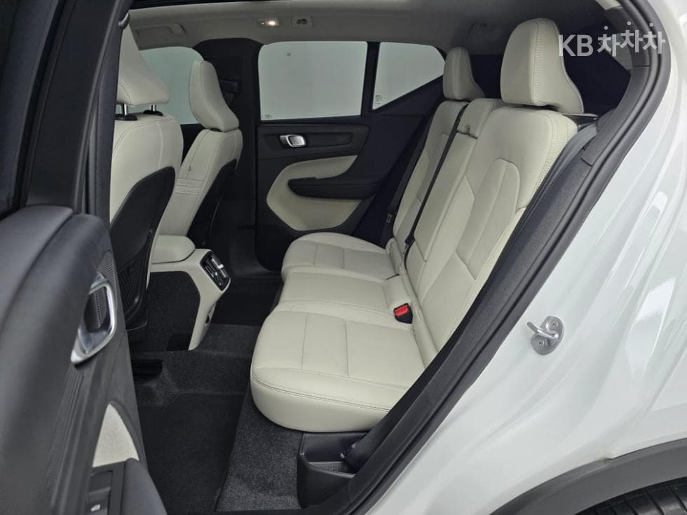 Volvo XC40B4 AWD Ultimate Bright - 13