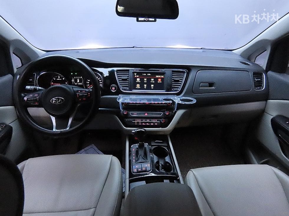 Киа All New Канивал9-местен 2.2 Дизел Престиж - 6