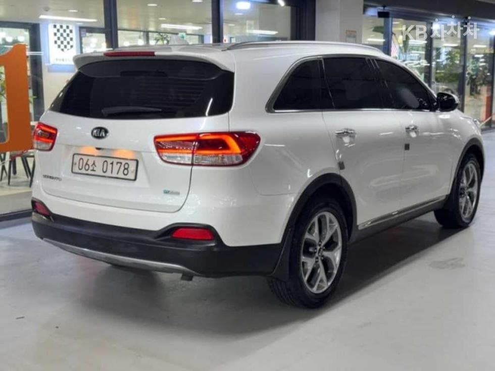 Киа All NewSorentoДизел 2.0 2WD Престиж - 4