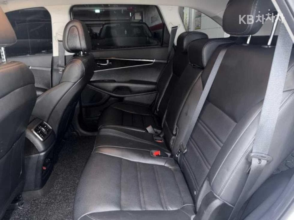 Киа All NewSorentoДизел 2.0 2WD Престиж - 7
