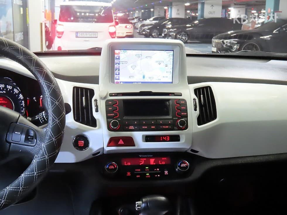 Kia Sportage R2WD Diesel TLX Premium - 11
