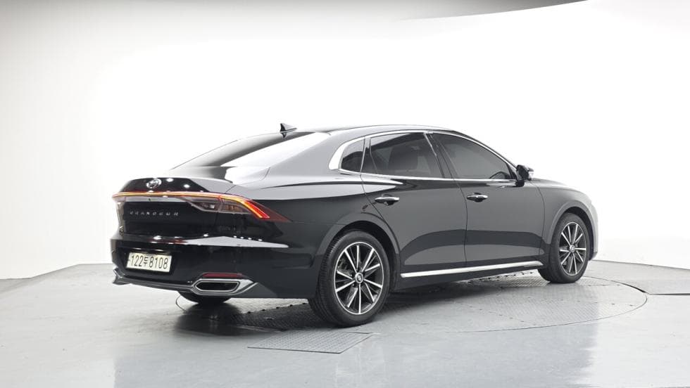 Hyundai The New (facelift) Grandeur (Azera)2.5 Le Blanc - 2