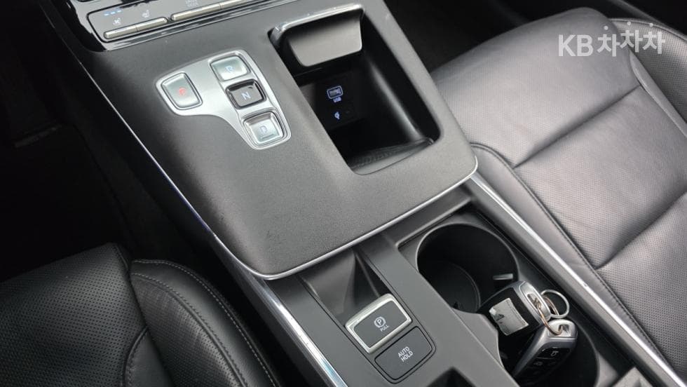 Hyundai The New (facelift) Grandeur (Azera)2.5 Le Blanc - 9