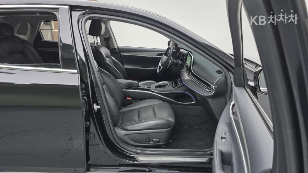 Hyundai The New (facelift) Grandeur (Azera)2.5 Le Blanc - 16