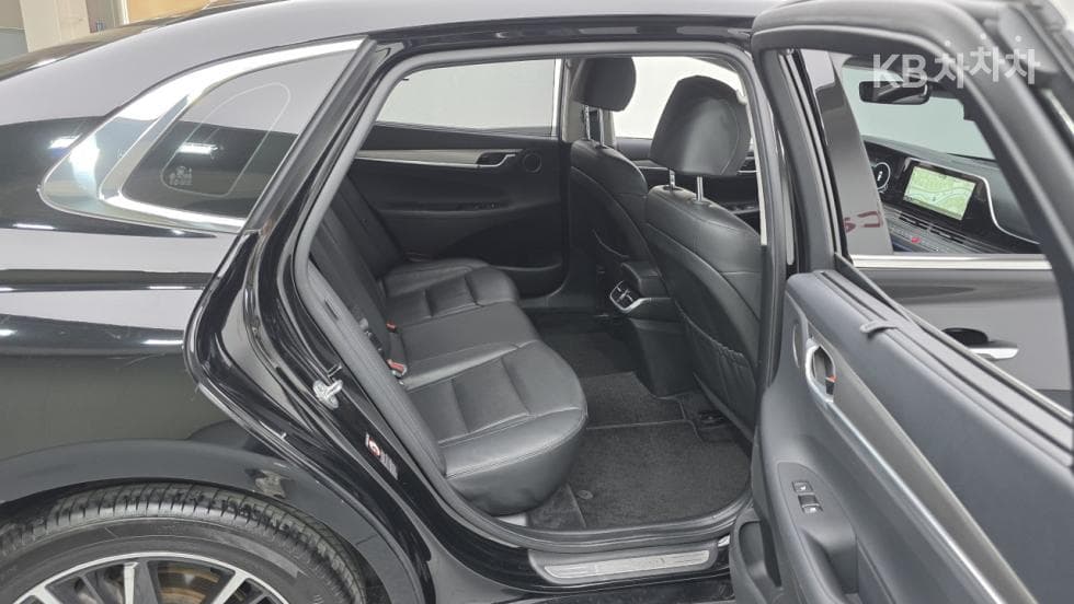 Hyundai The New (facelift) Grandeur (Azera)2.5 Le Blanc - 17
