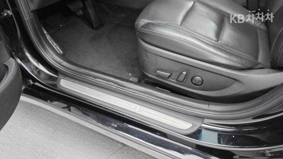 Hyundai The New (facelift) Grandeur (Azera)2.5 Le Blanc - 27