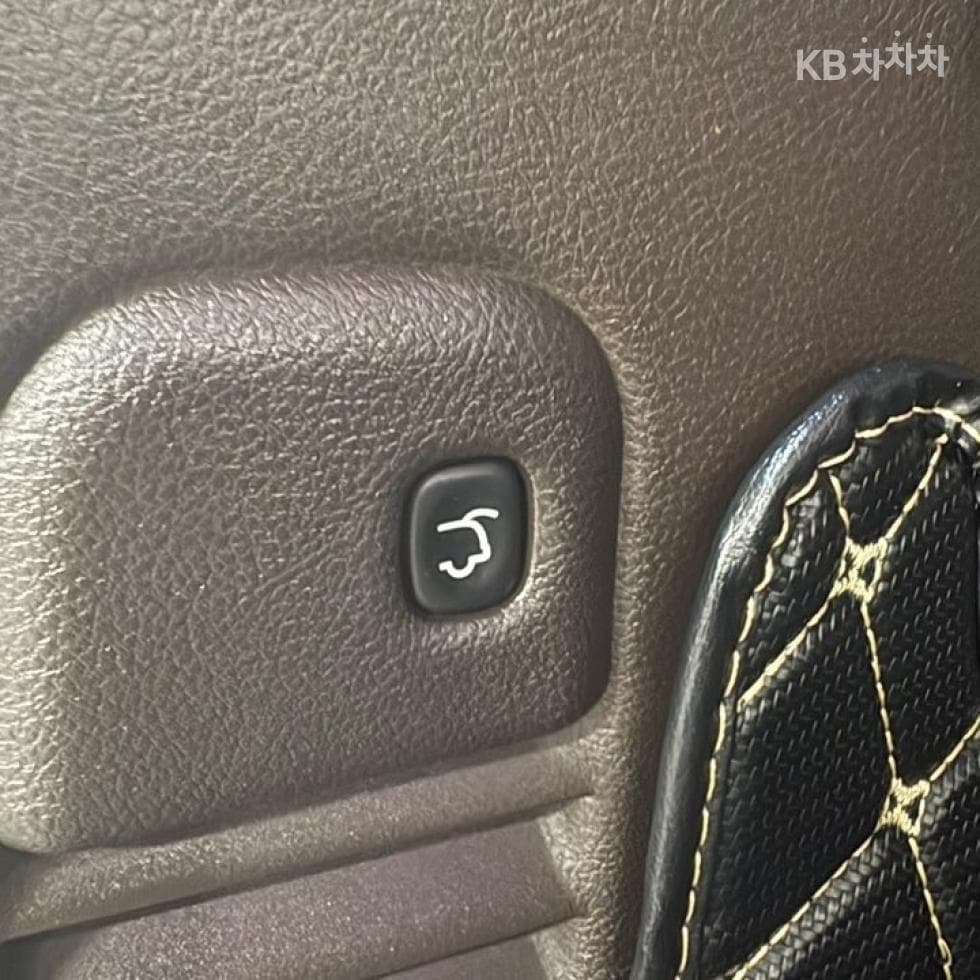 지프 그랜드 체로키3.0 CRD 오버랜드 WK2 - 16