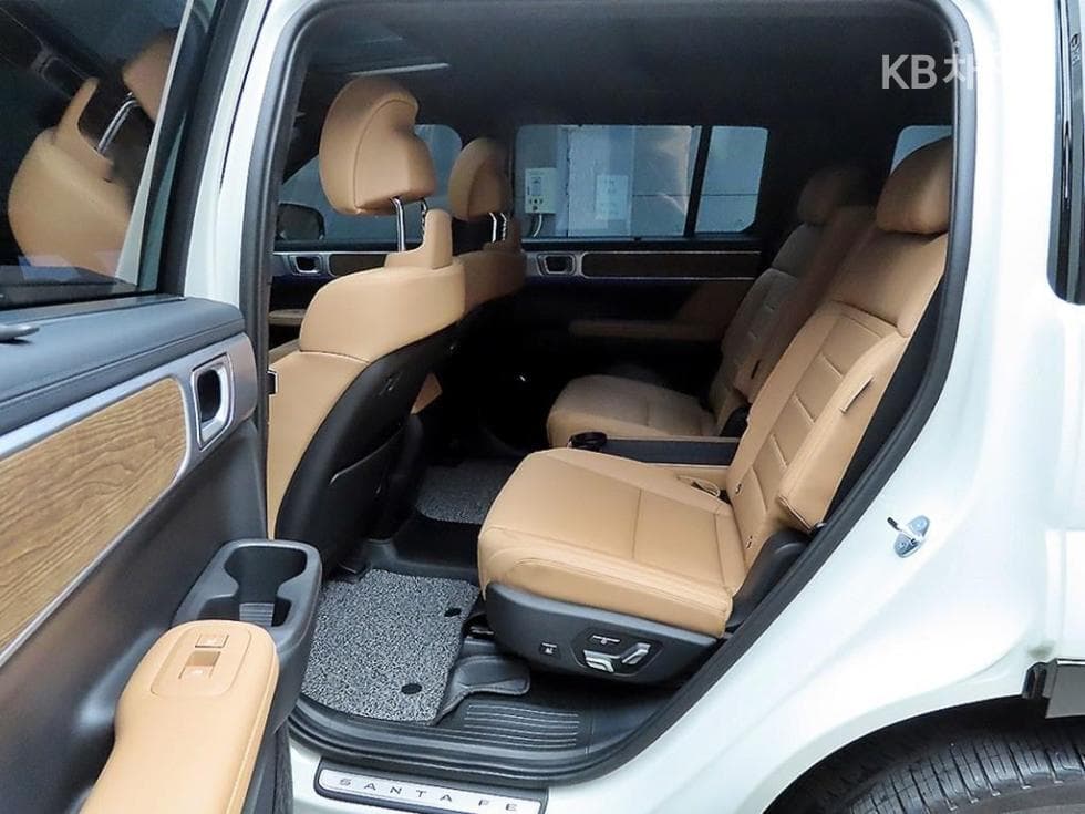 Hyundai The All New Santa Fe MX5Gasoline 2.5T AWD Calligraphy - 6